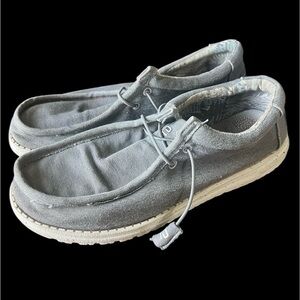 HEYDUDE men’s size 10 lightweight slip on shoe very good condition gray